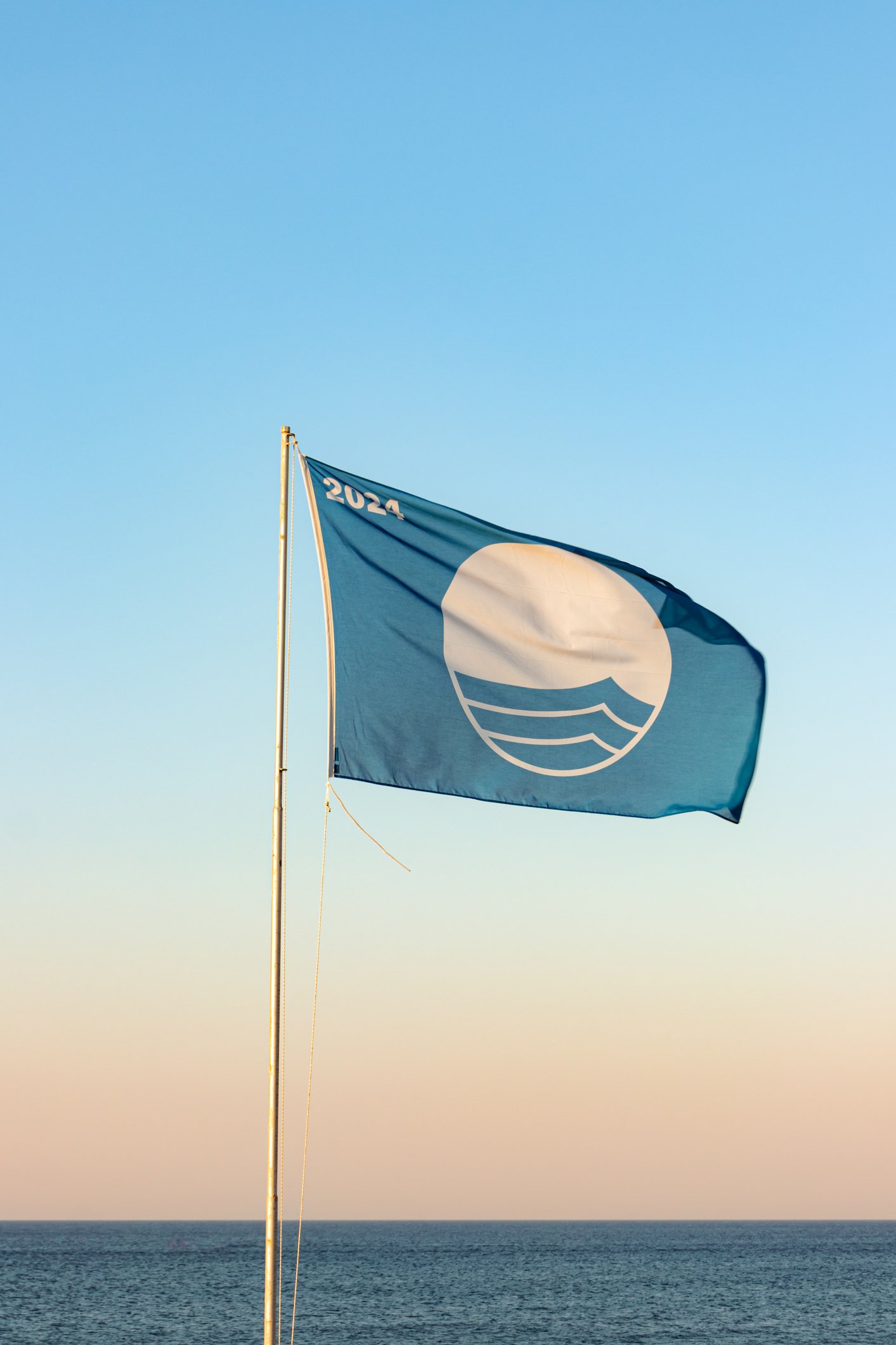 Co znamenají vlajky na plážích