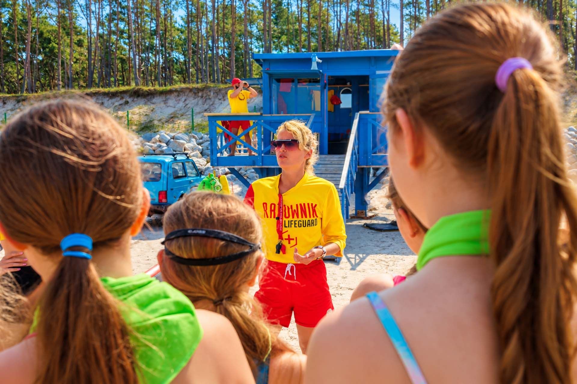 Odprawa ratowników na plaży podczas Sea Camp