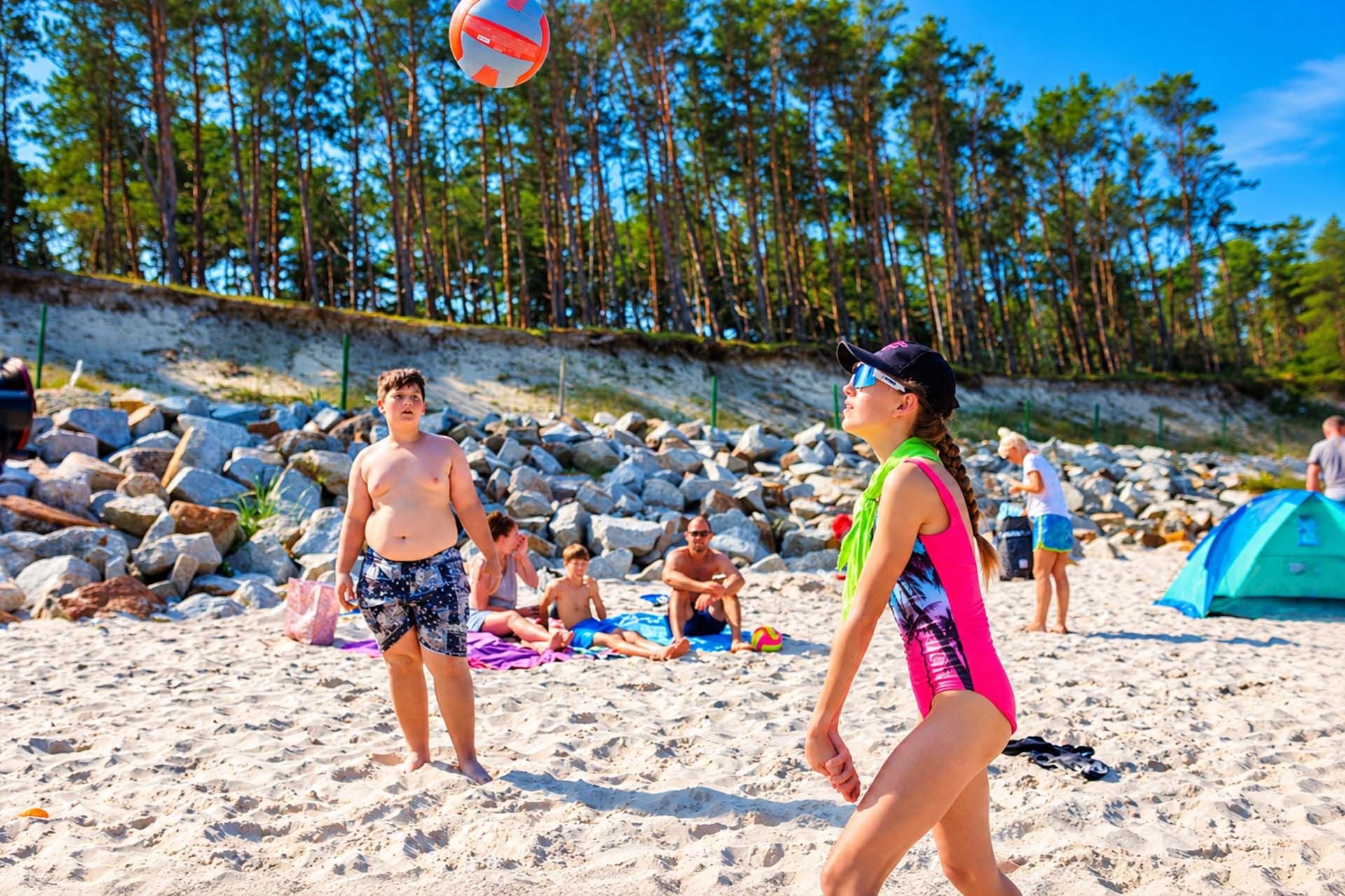 Siatkówka plażowa podczas Sea Camp w Pogorzelicy