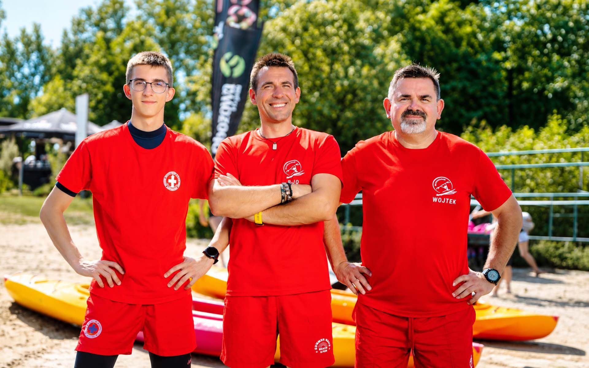 Uśmiechnięta kadra ratowników w Smerzynie