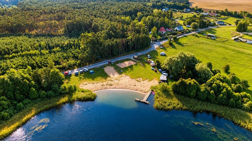 Zdjęcie z góry na widok plaży w Smerzynie