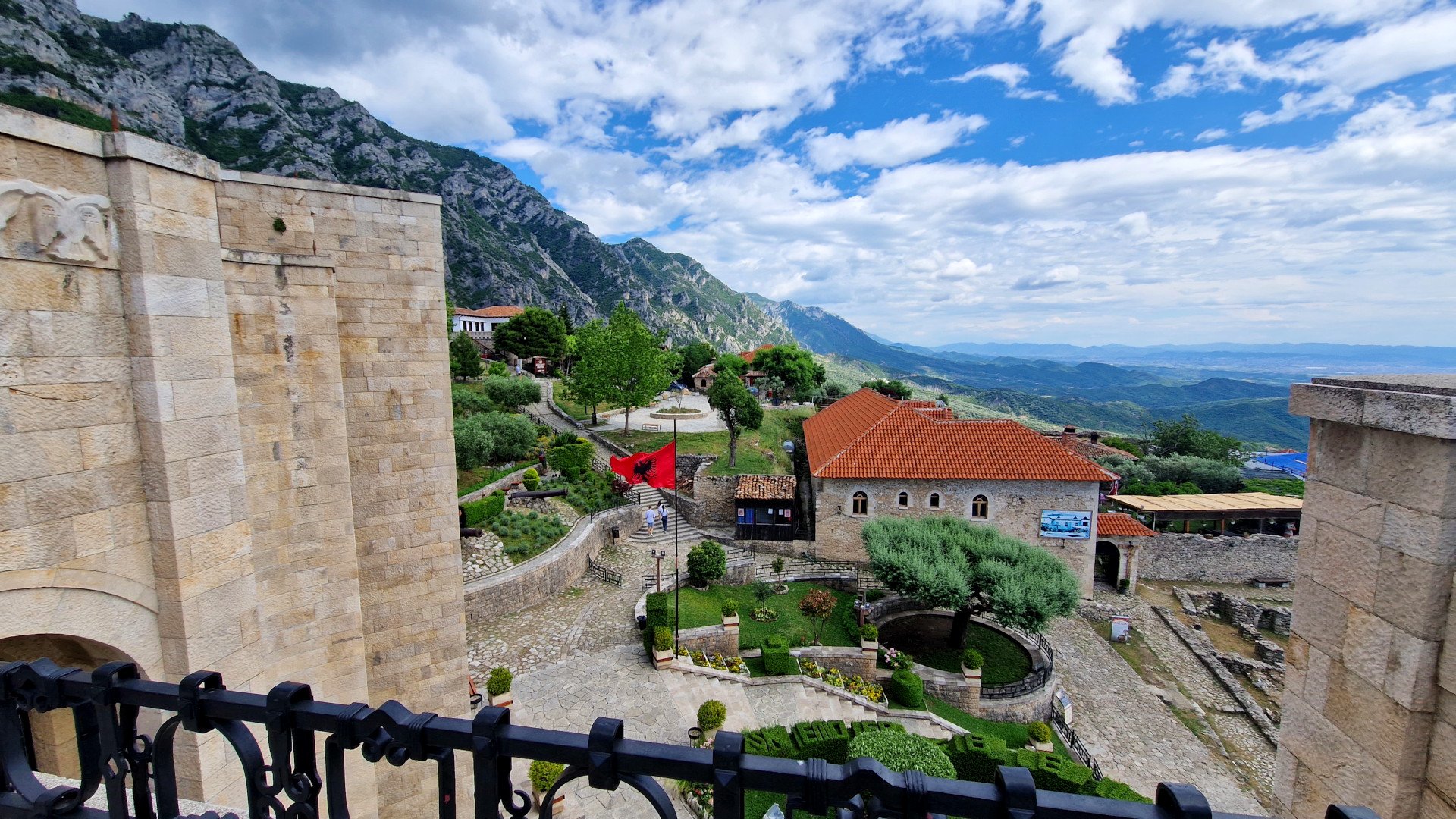 Albanija