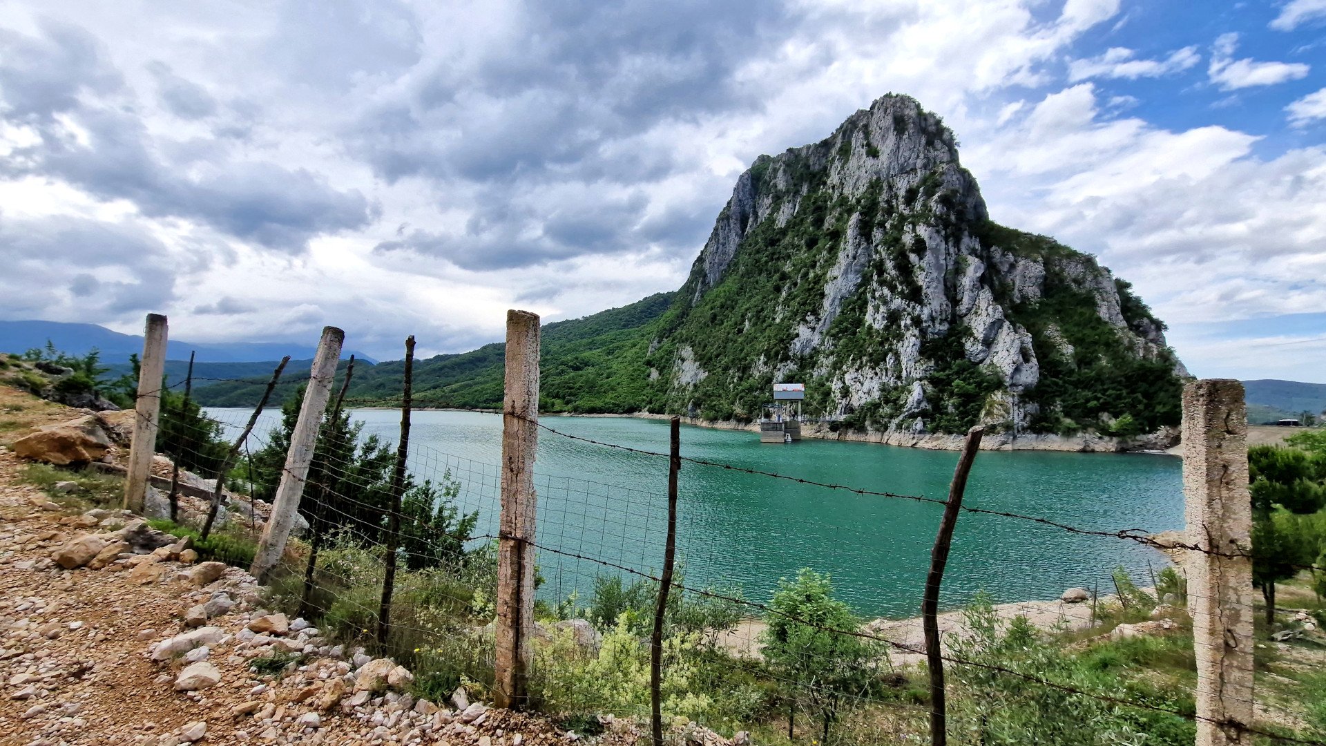 Albanija