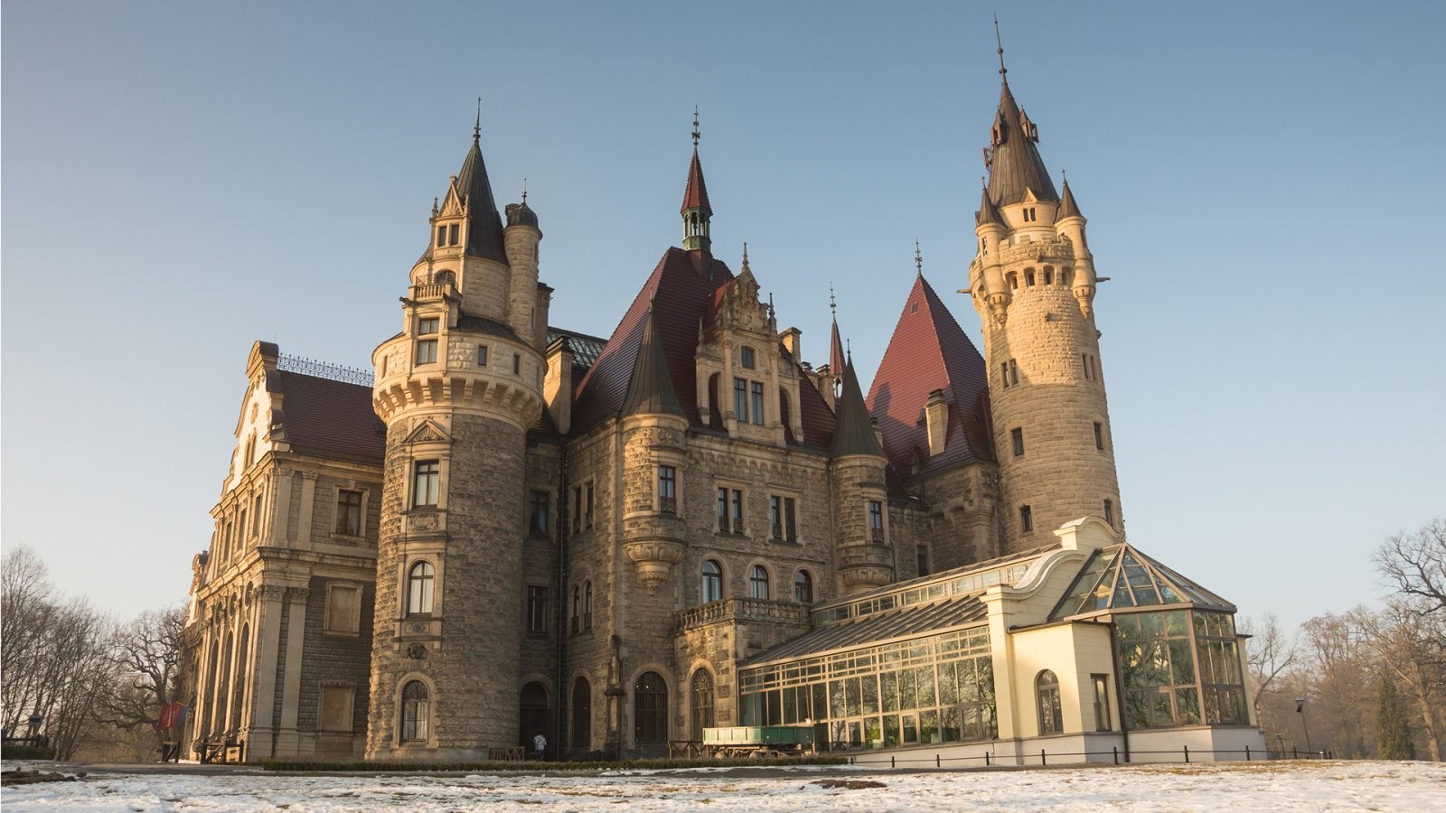 Zamek Moszna, piękna architektura zimą