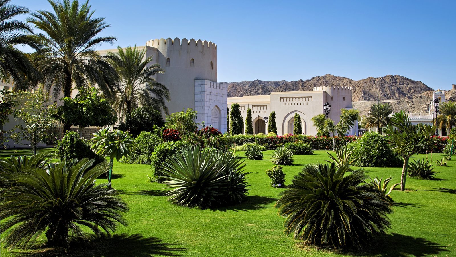 Pałac Al Alam w Maskacie, Oman - oszałamiający królewski zabytek łączący tradycję, historię i majestatyczną architekturę w sercu stolicy.