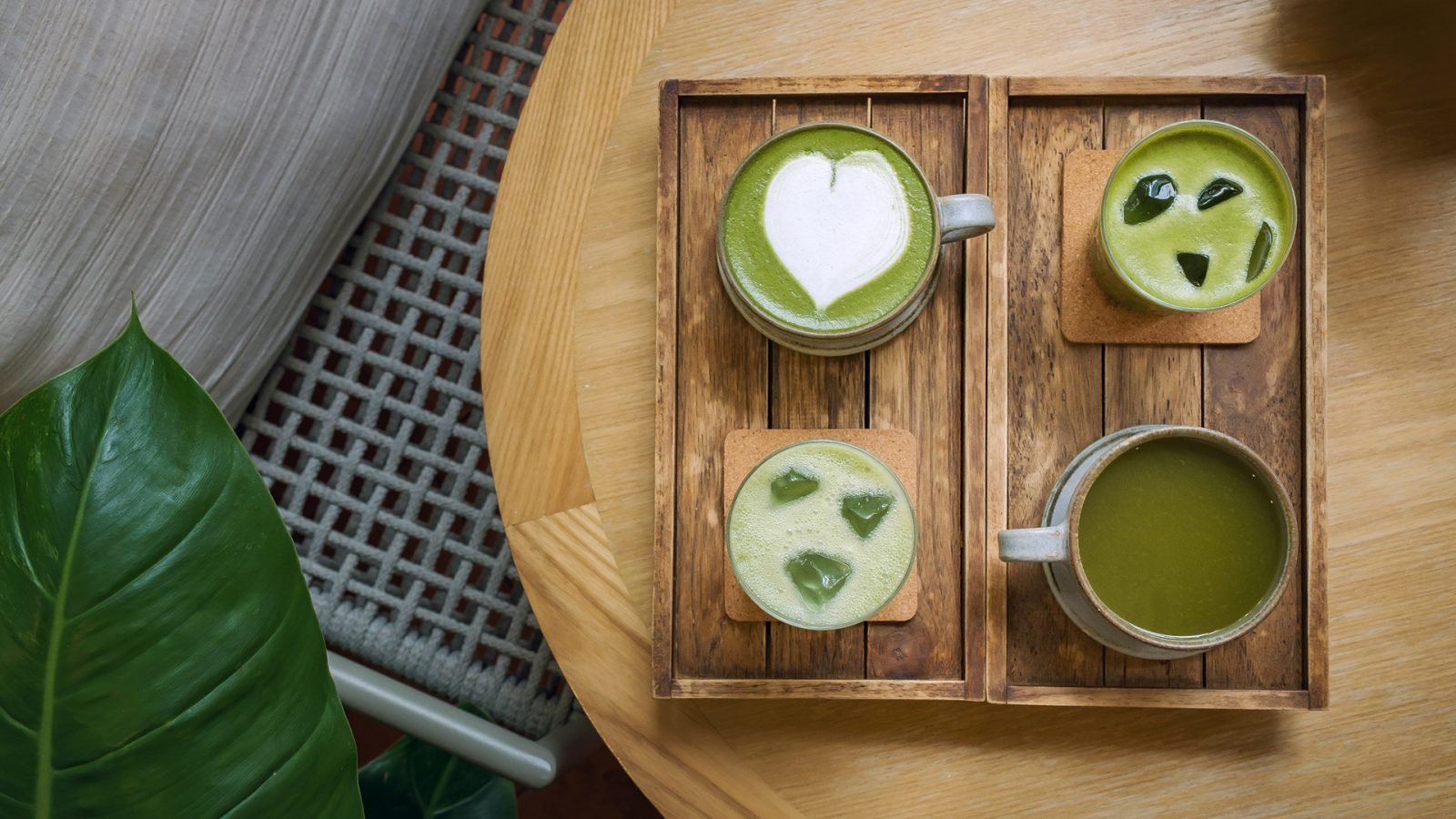 Różne rodzaje matchy na tacce