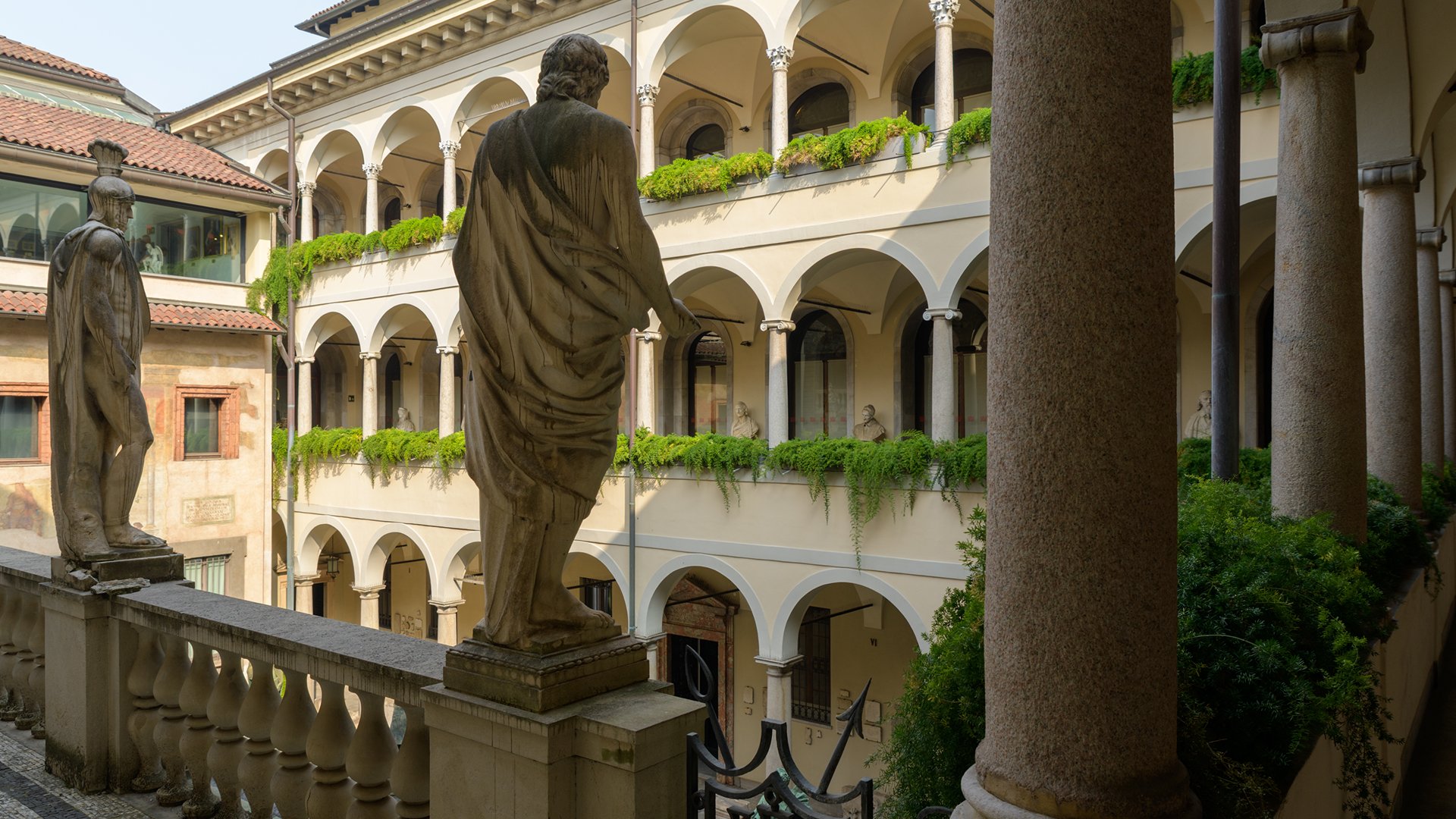Dziedziniec Wielkich Duchów w Pinacoteca Ambrosiana i Biblioteca Ambrosiana