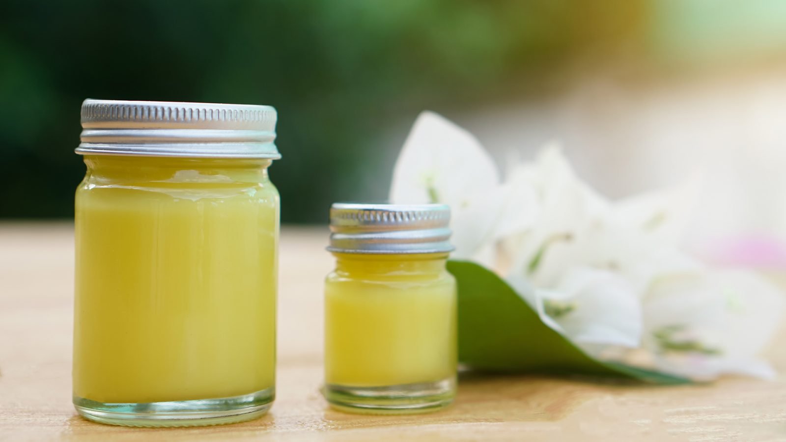 Naturalna maść tygrysia w słoiczku.