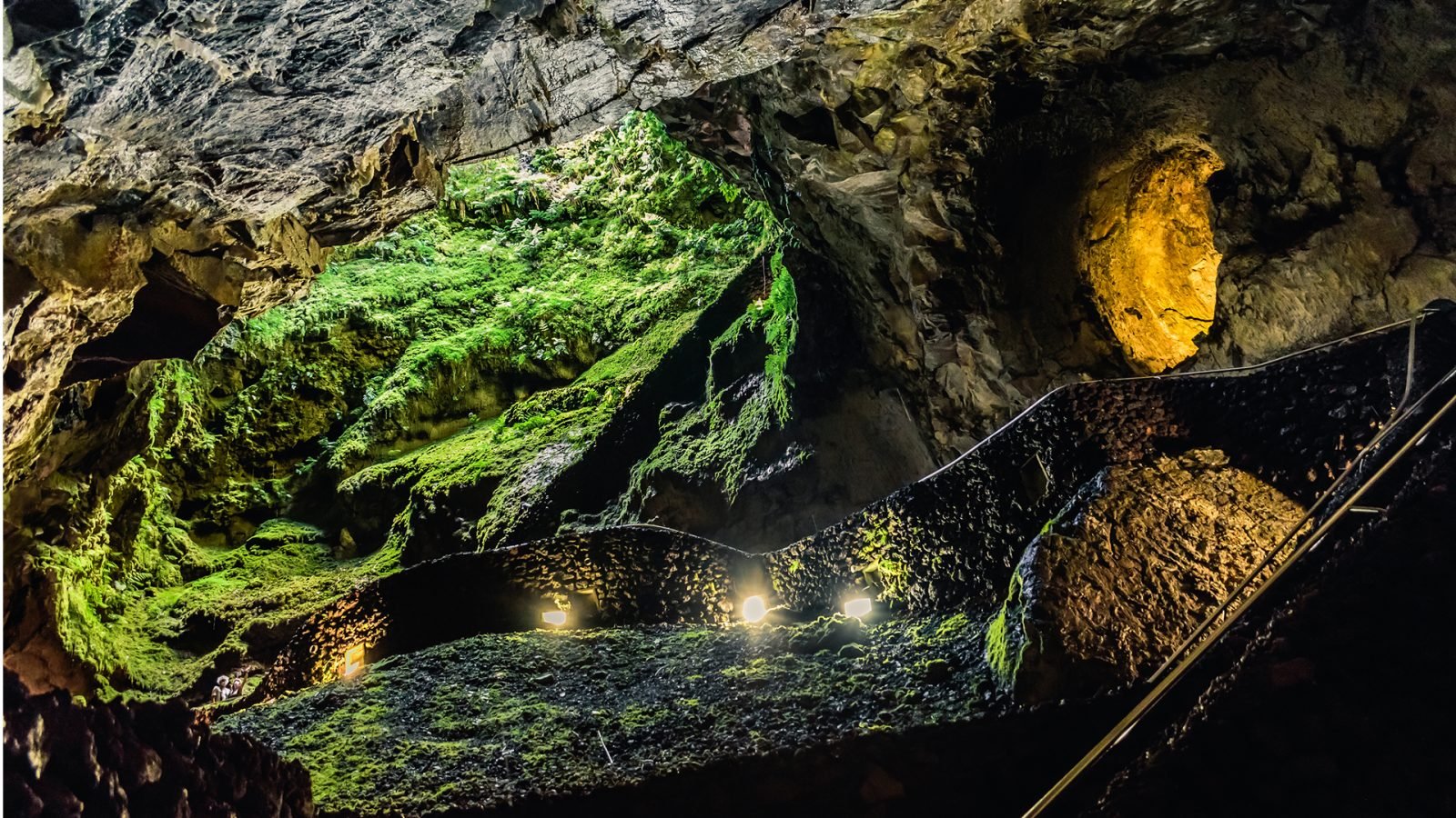 Wnętrze wulkanu Algar do Carvão