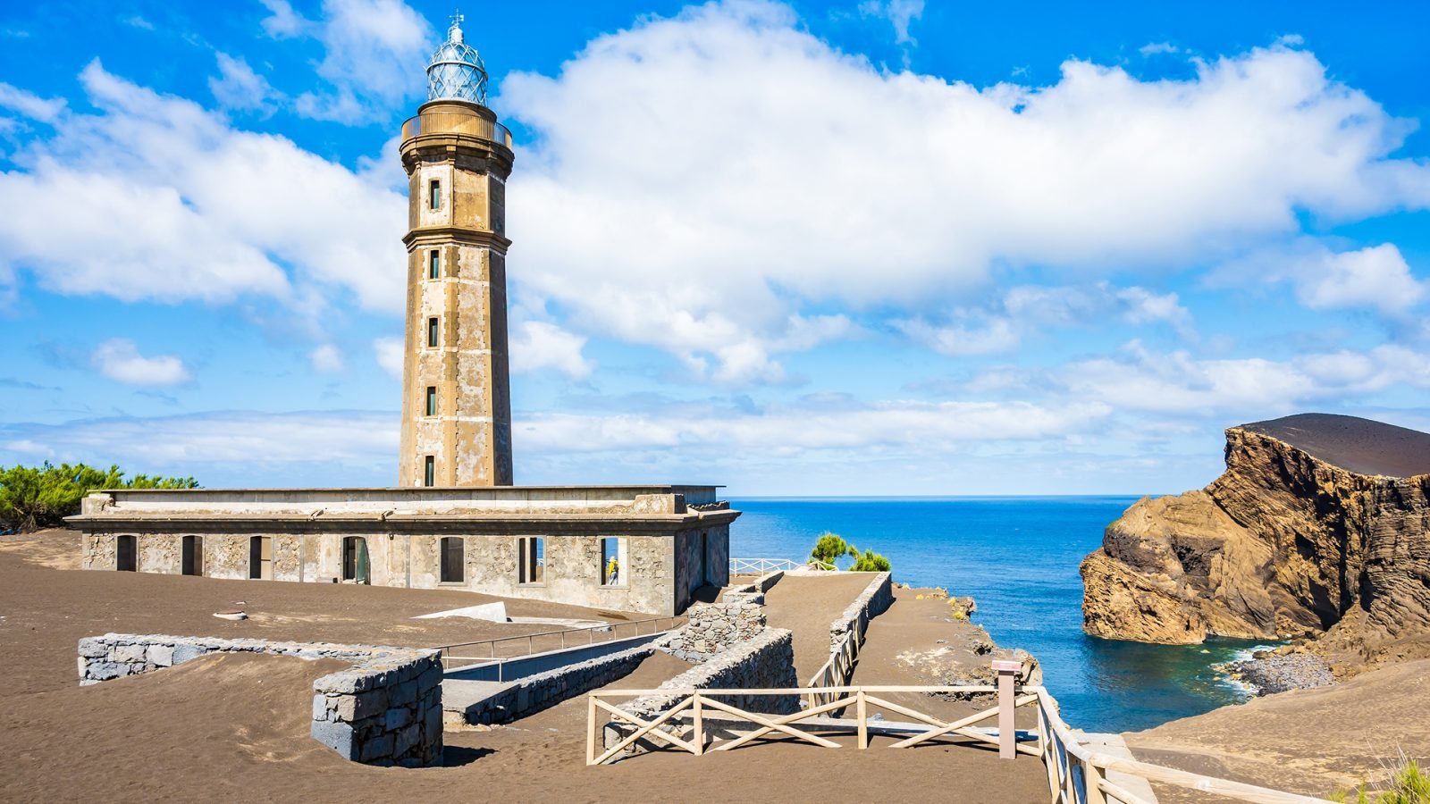 Latarnia morska na wyspie Faial