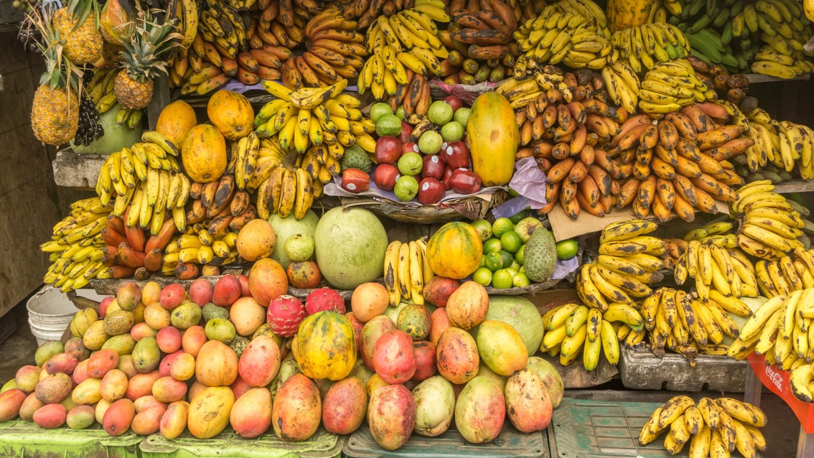 Świeże owoce na targu w Kolumbii