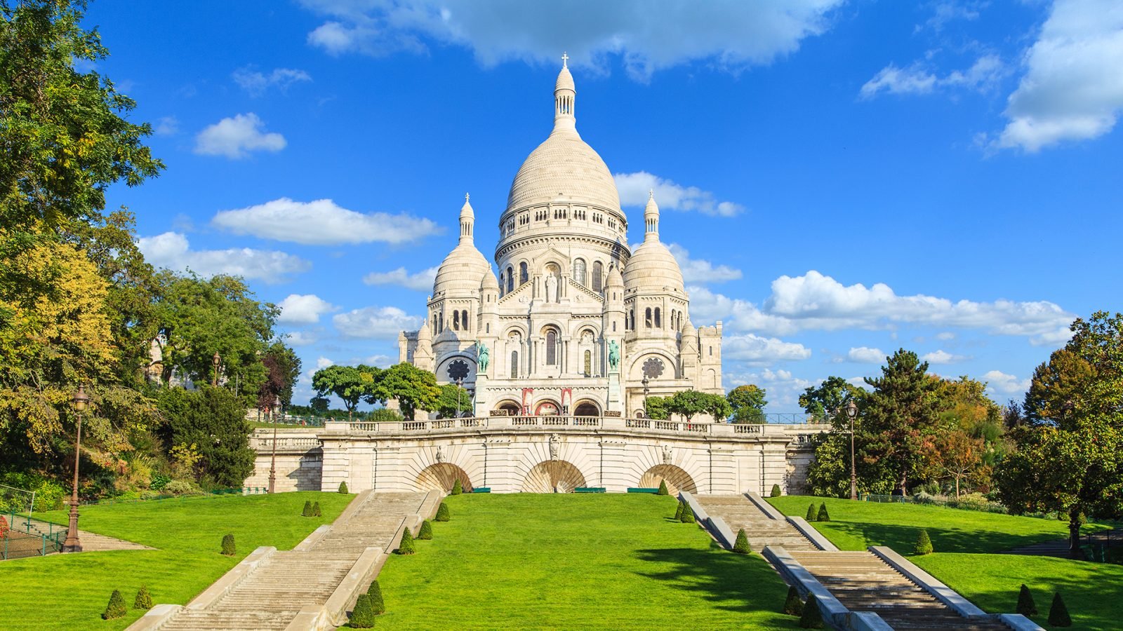 Zbliżenie na Bazylikę Sacré-Cœur na Montmartre w Paryżu, Francja