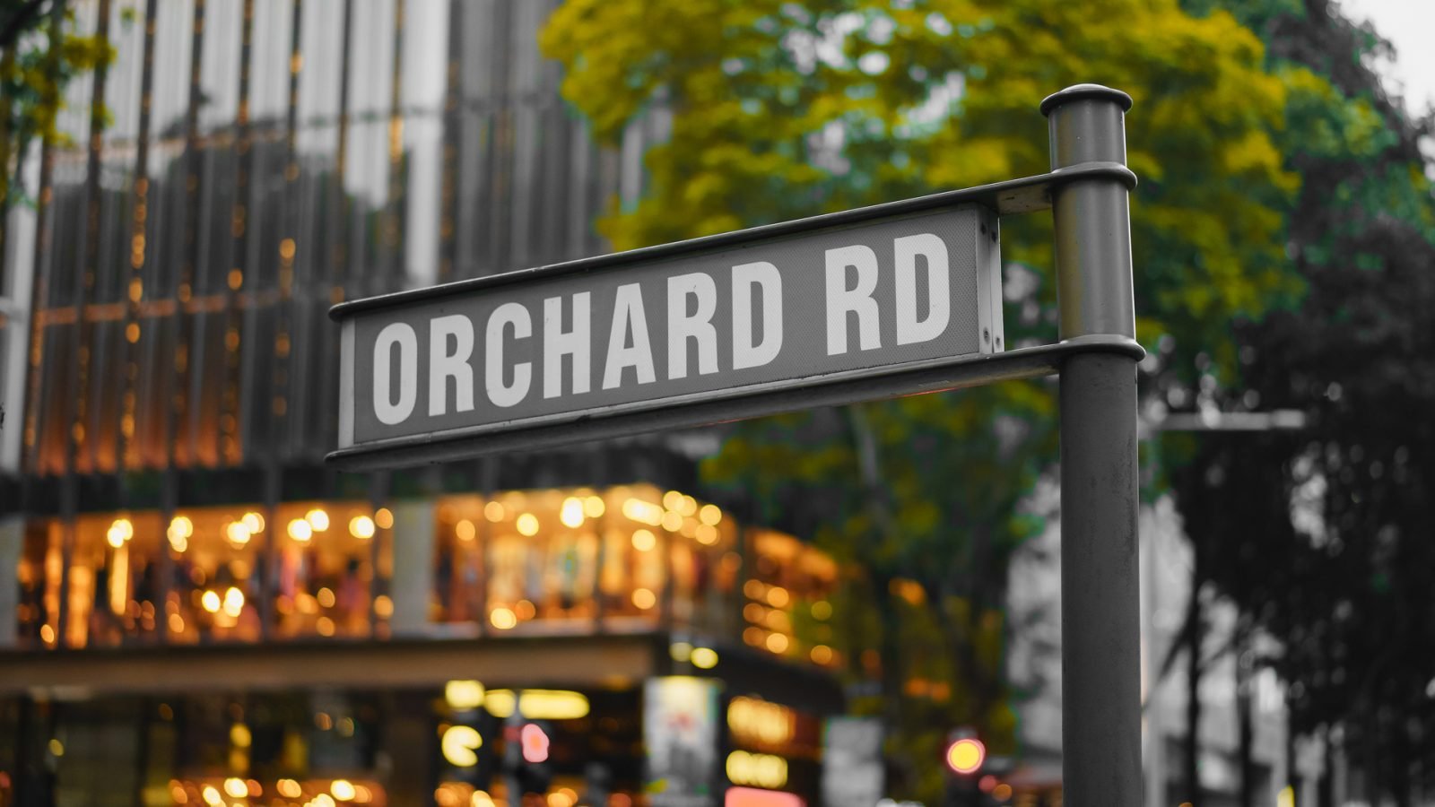 Znak uliczny ORCHARD, jedna z najsłynniejszych ulic handlowych i atrakcji w SINGAPURZE