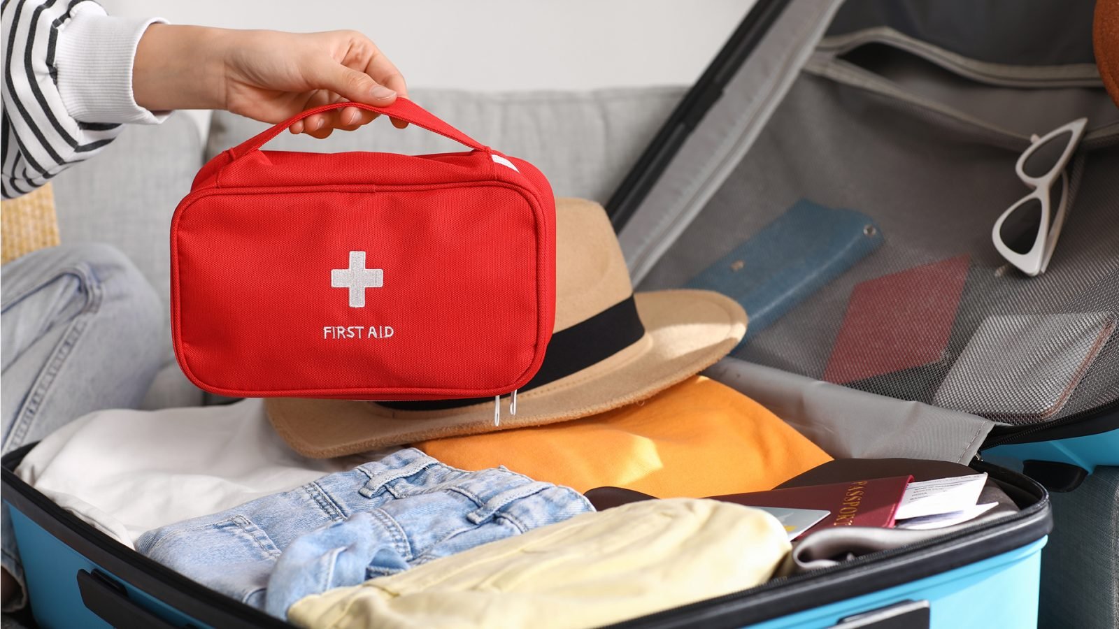 Apteczka w torbie podróżnej