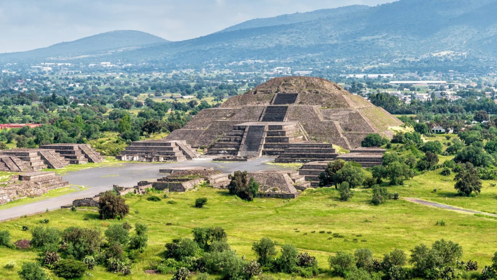 odkryj-tajemnice-piramidy-slonca-w-teotihuacan-starozytnym-miescie-bogow-w-meksyku-galeria-1