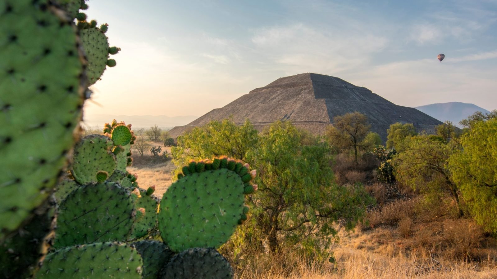 odkryj-tajemnice-piramidy-slonca-w-teotihuacan-starozytnym-miescie-bogow-w-meksyku-galeria-2