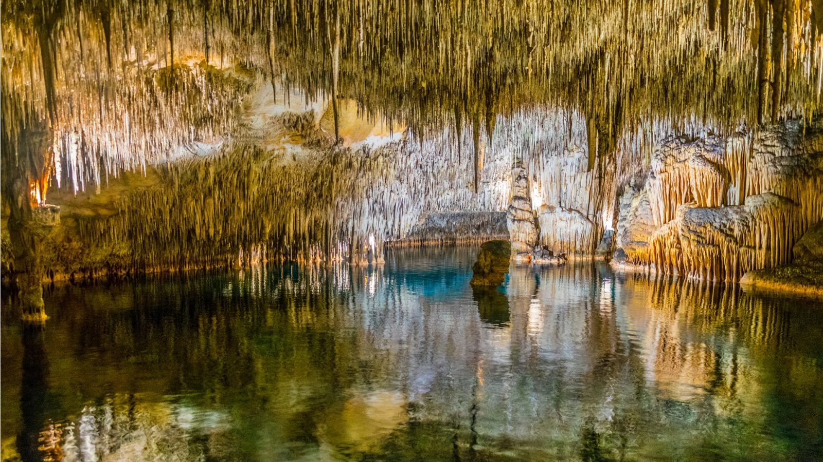 Jaskinia Cuevas del Drach wewnątrz