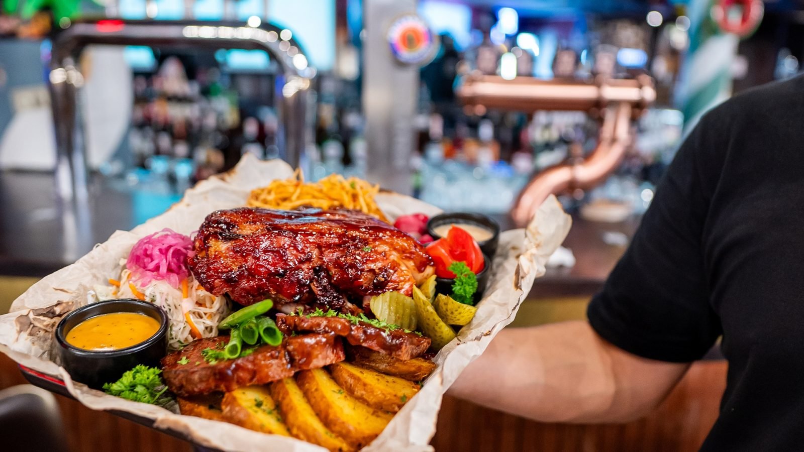 zupa-czosnkowa-gulasz-wolowy-i-knedle-co-zjesc-w-pradze-galeria-1