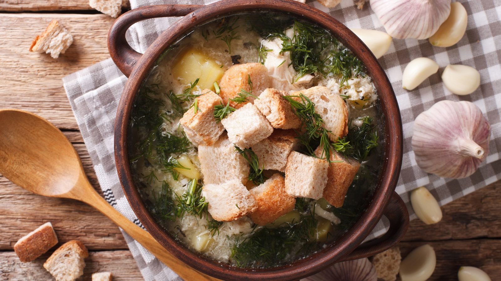 zupa-czosnkowa-gulasz-wolowy-i-knedle-co-zjesc-w-pradze-galeria-1