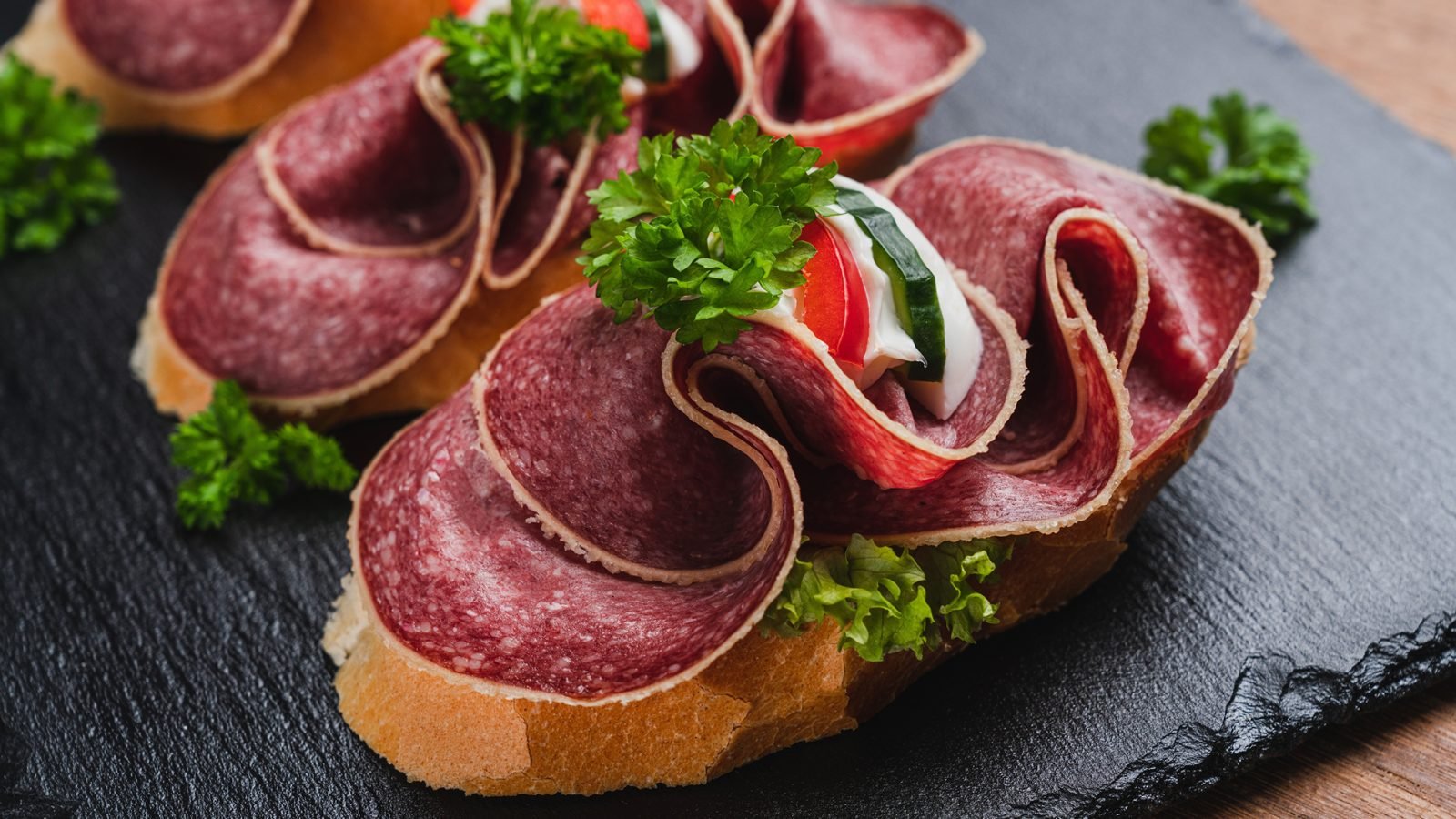 zupa-czosnkowa-gulasz-wolowy-i-knedle-co-zjesc-w-pradze-galeria-1