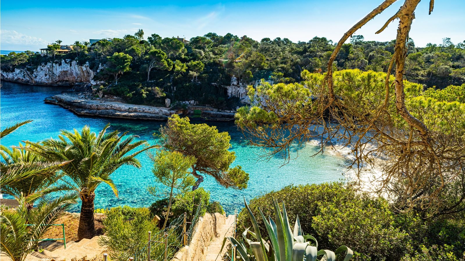 Widok na Cala Llombards