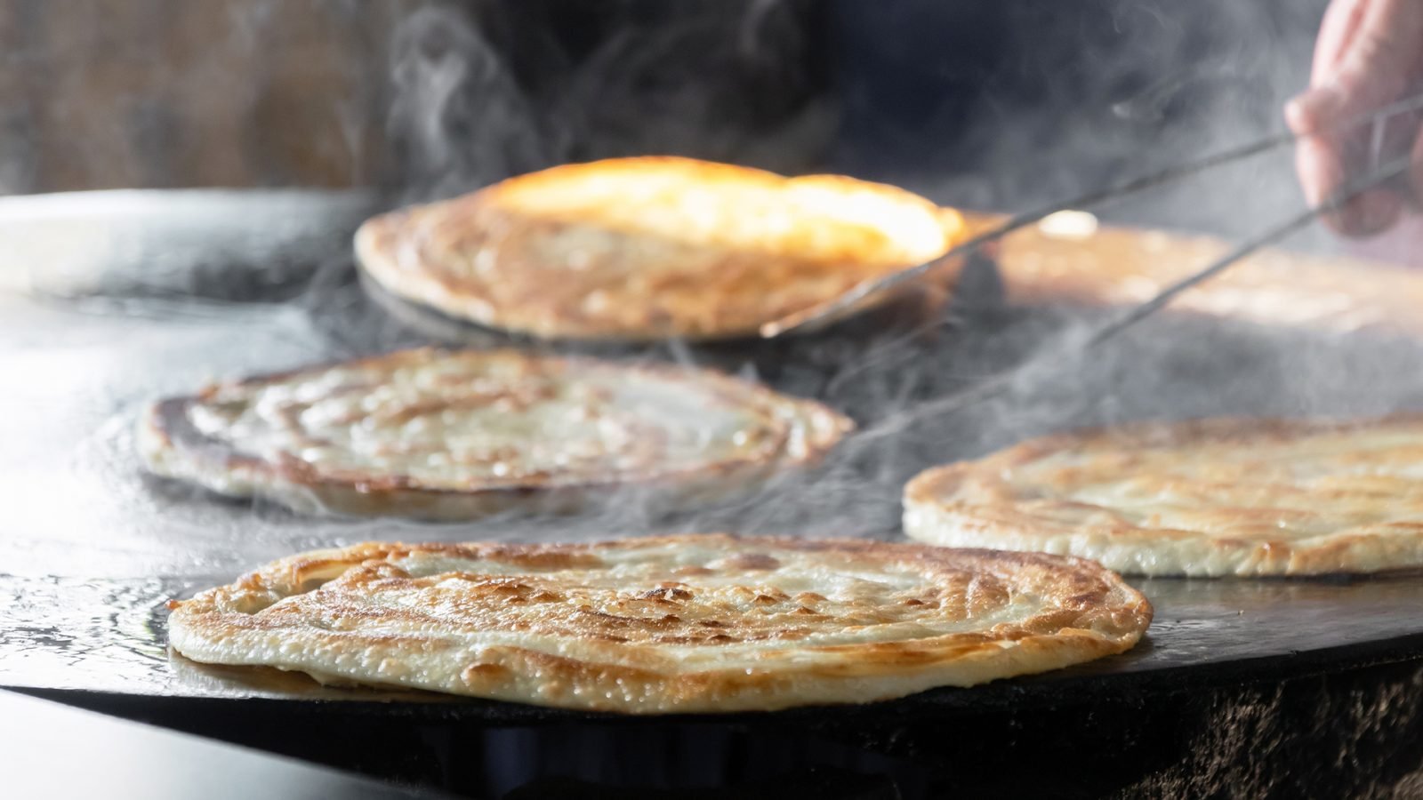 Roti - cienki nalesnik podawany na słodko lub słono