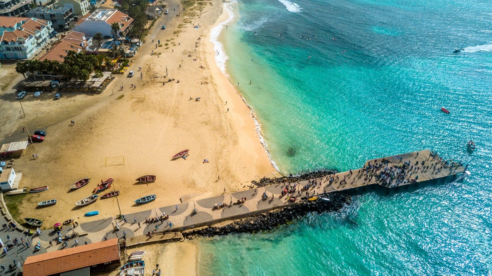 gdzie-na-wakacje-w-lutym-9-najlepszych-kierunkow-na-zimowy-urlop-galeria-1