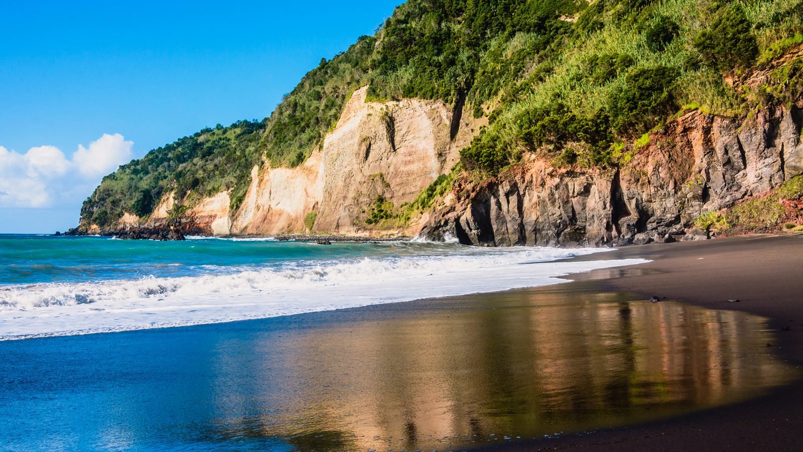 Ribeira Grande - czarna plaża na São Miguel