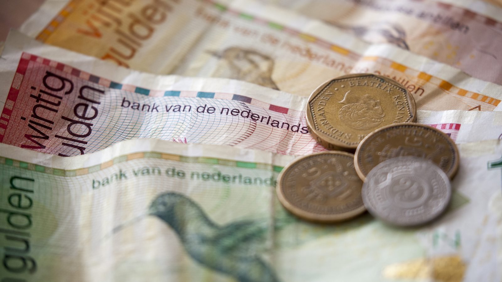 Banknoty i monety guldenów antylskich

