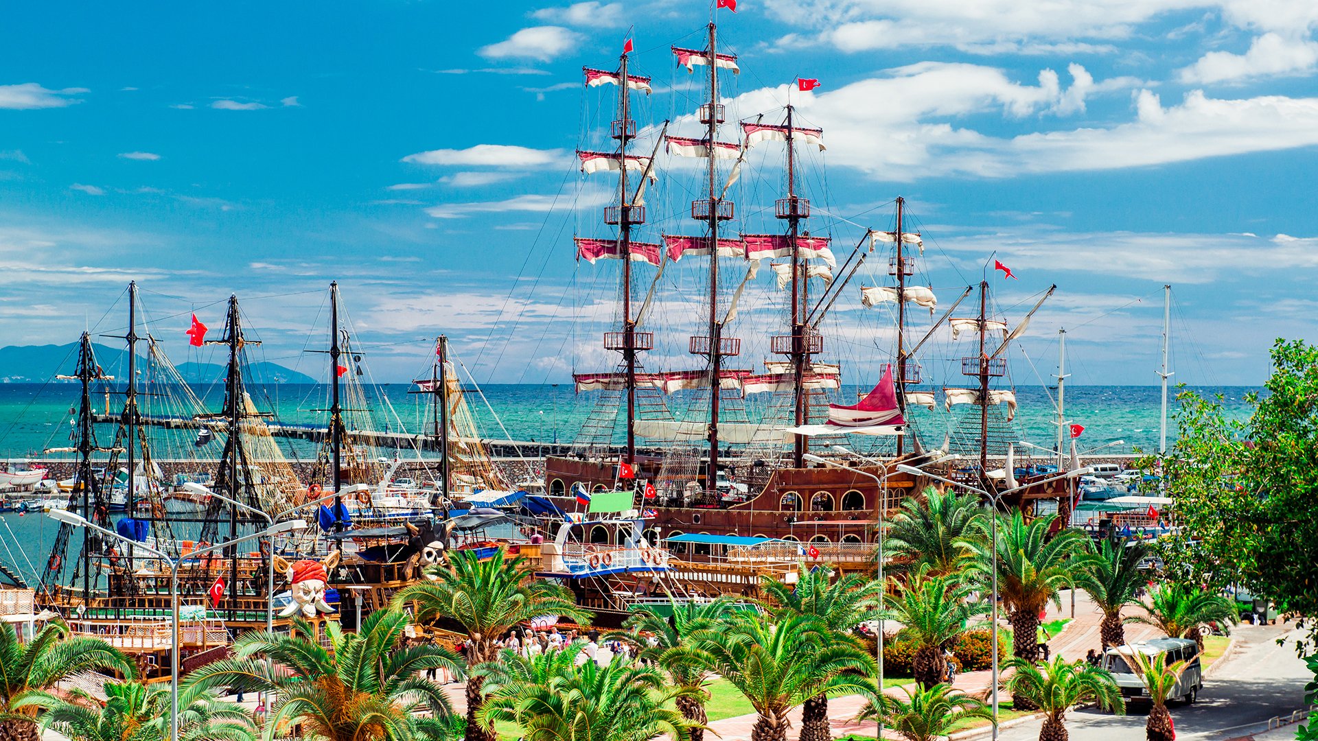 Widok na port wycieczkowy w Alanyi