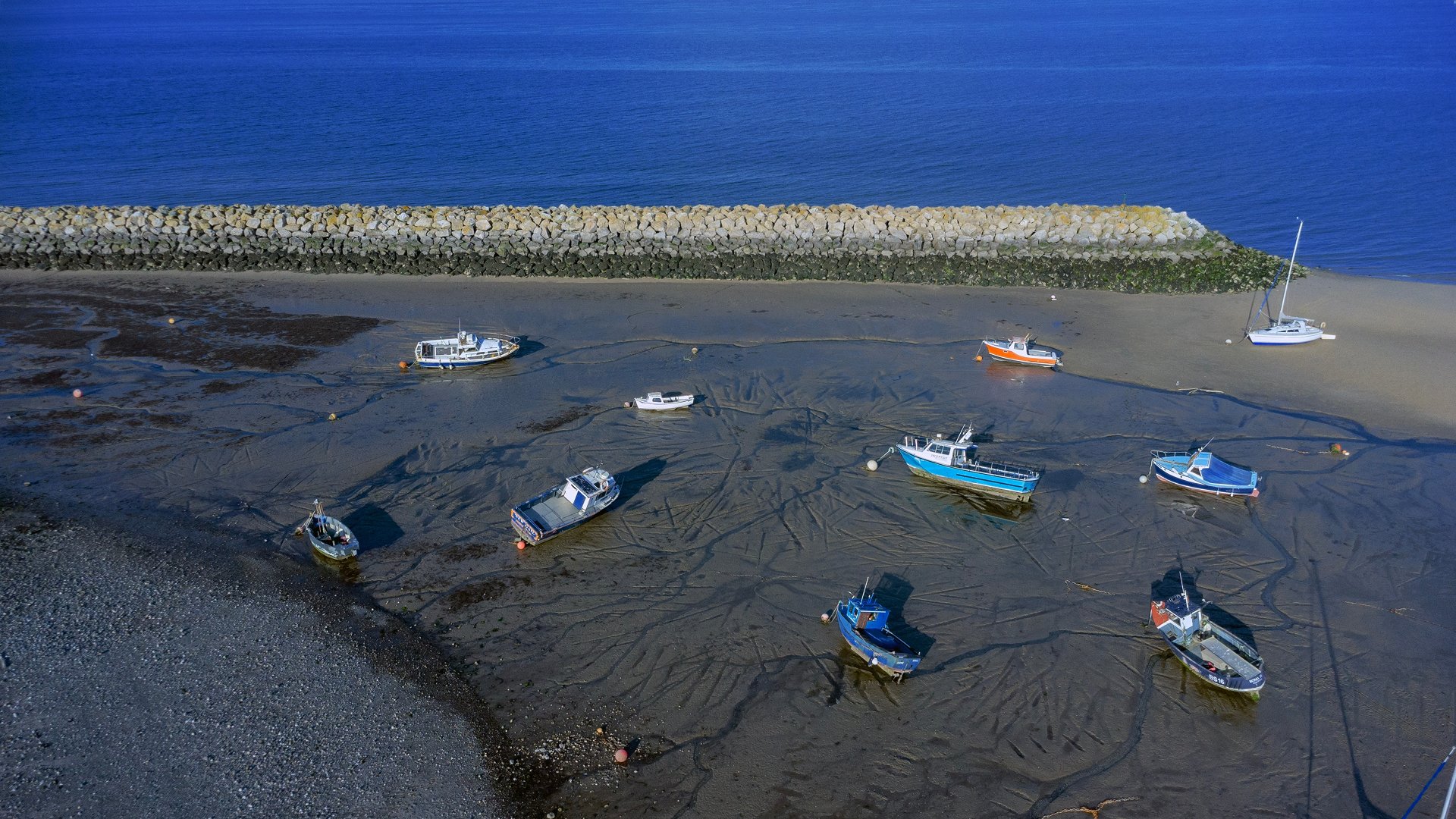 łódki podczas odpływu