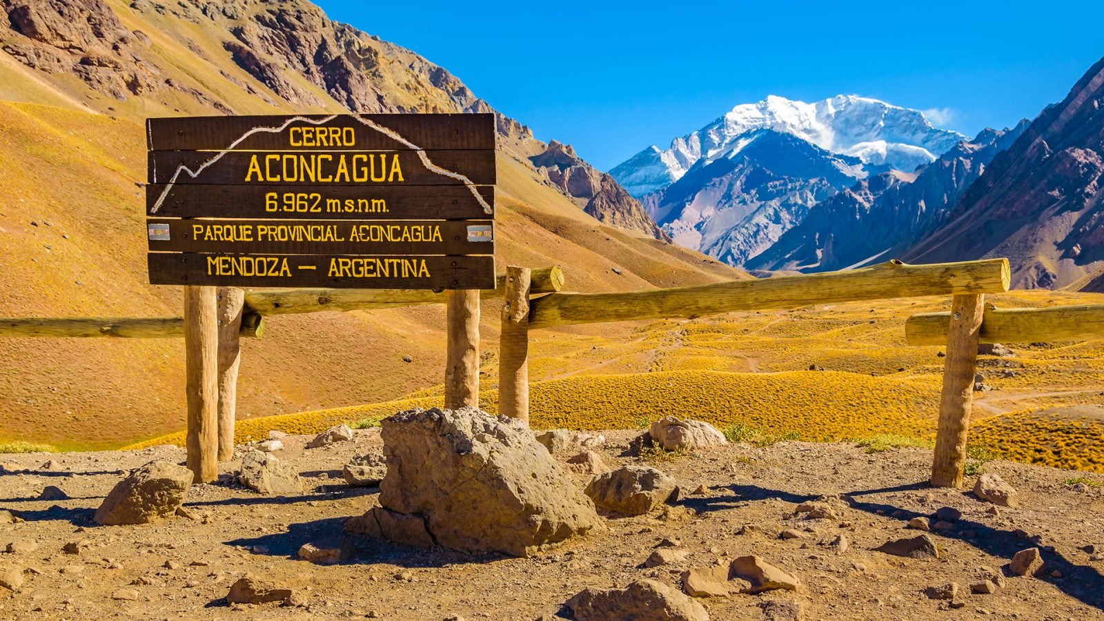 Tekst hiszpański „wzgórze Aconcagua”, prowincja Mendoza, Argentyna