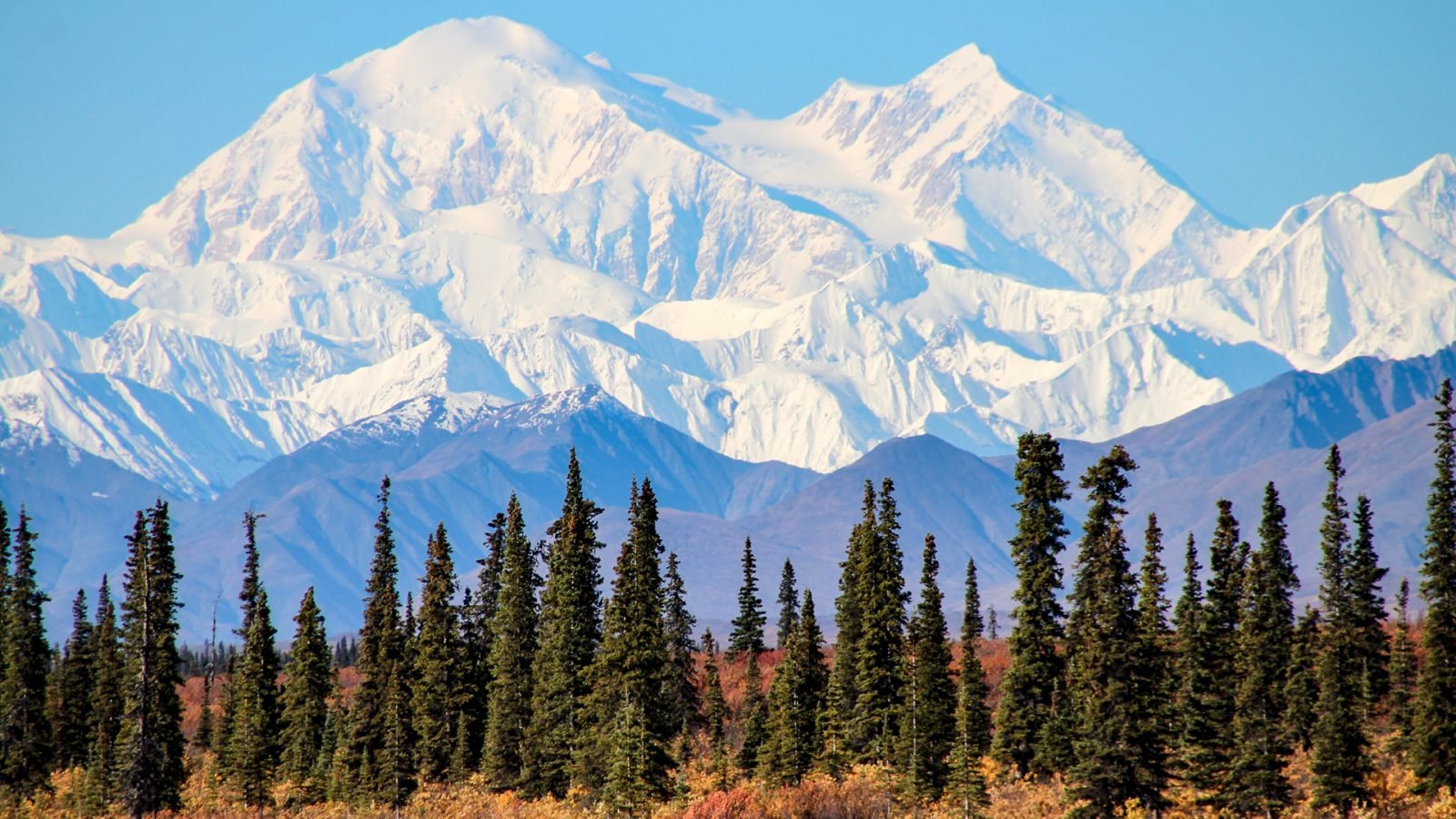Denali - najwyższy szczyt górski w Ameryce Północnej, położony na Alasce.