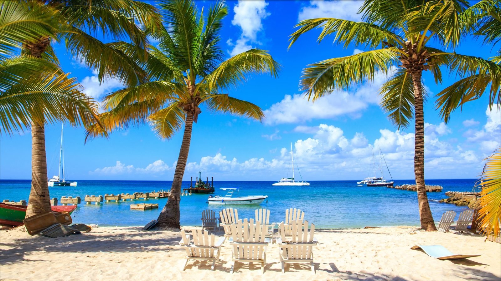 Leżaki na plaży na Dominikanie