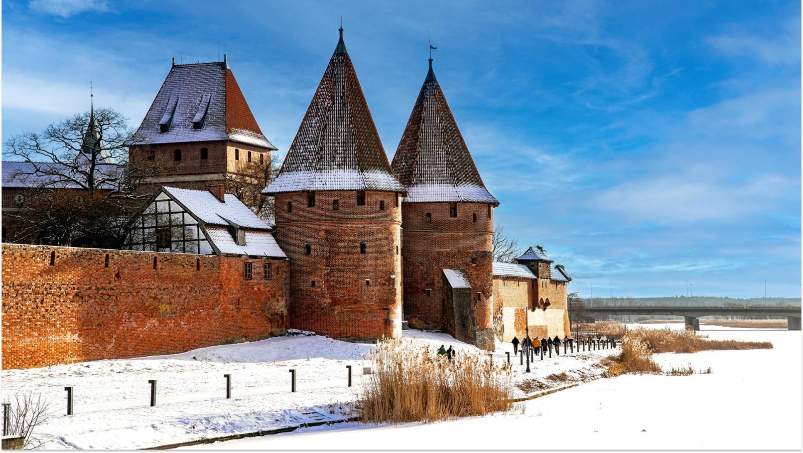 Zamek w Malborku zimą