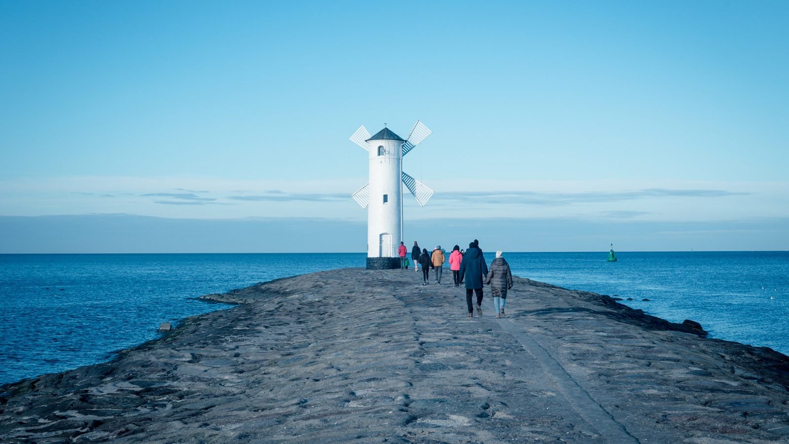 Latarnia morska w Świnoujściu zimą