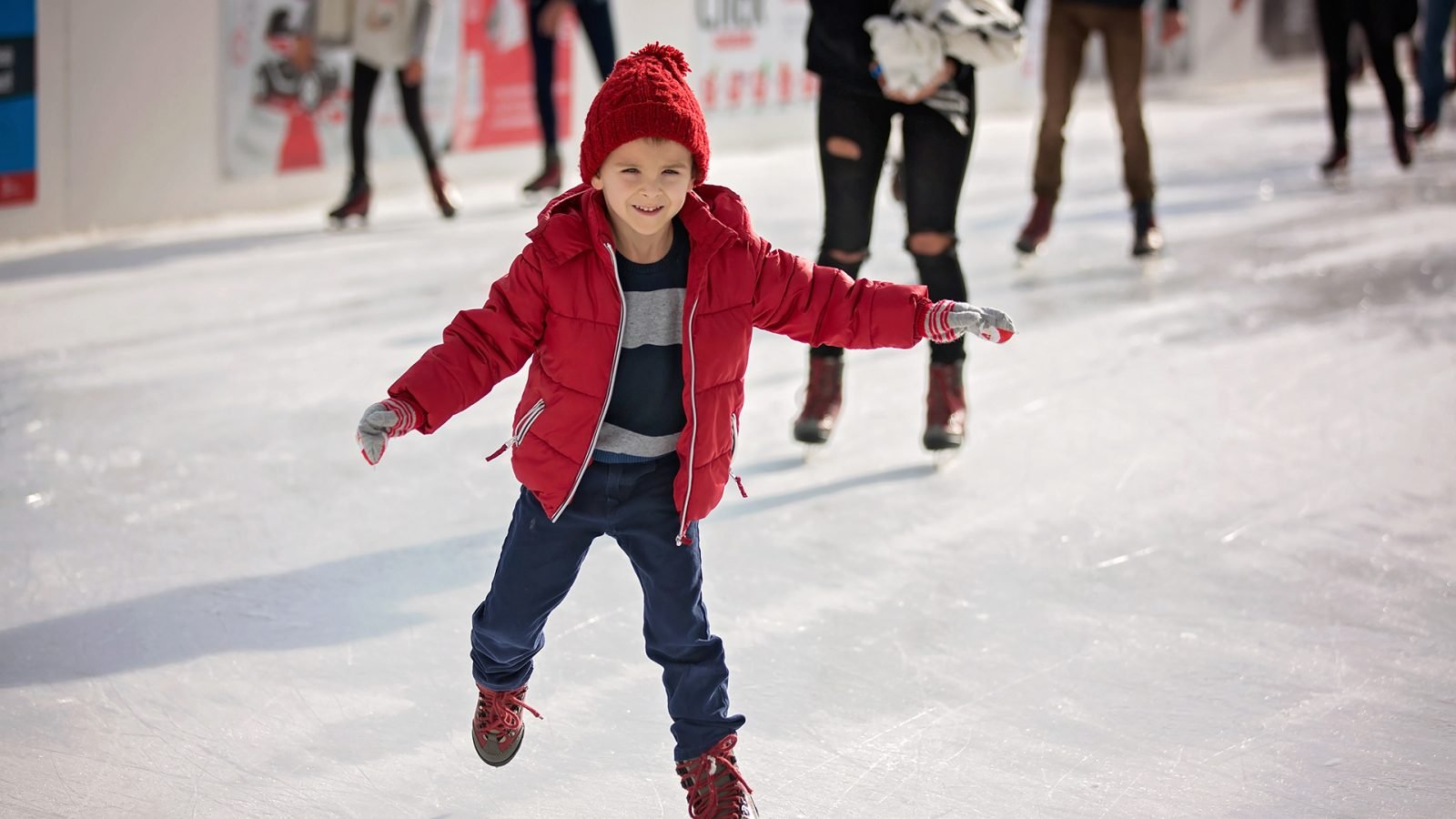 Chłopiec na lodowisku