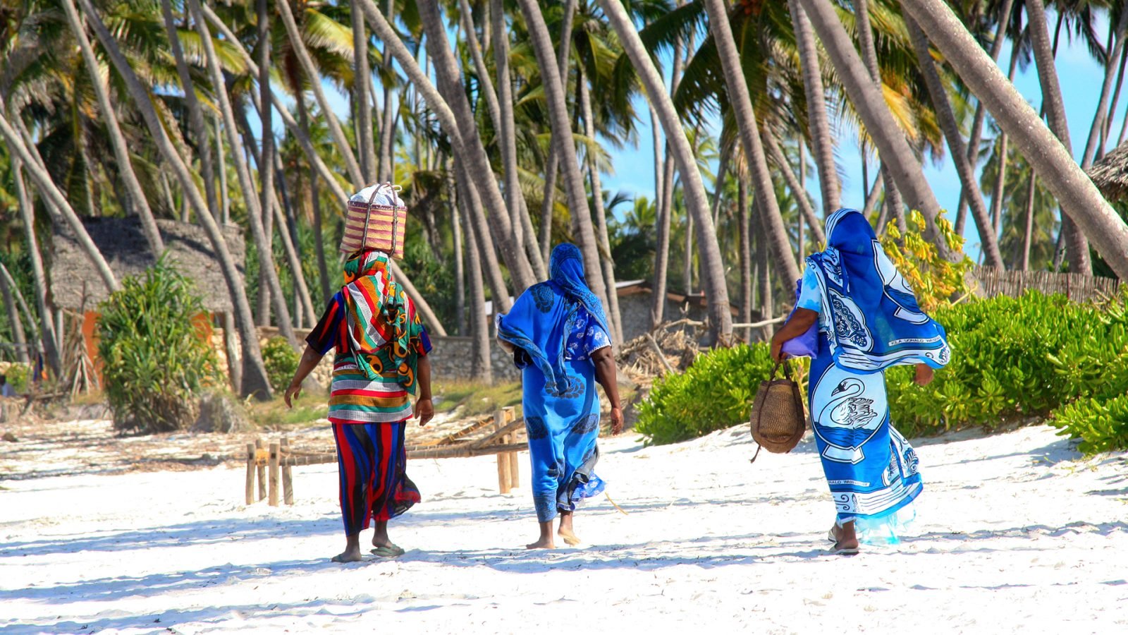 Kobiety na plaży w Zanzibarze