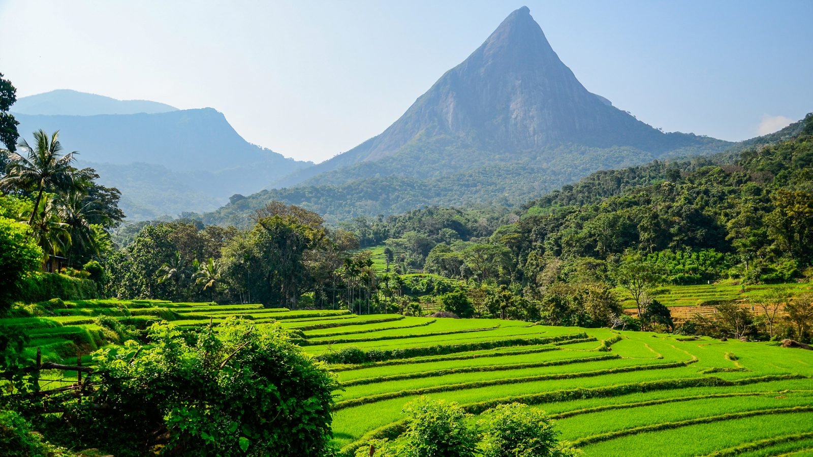 Historyczna skała na Sri Lance, Góra Lakegala, Meemure
