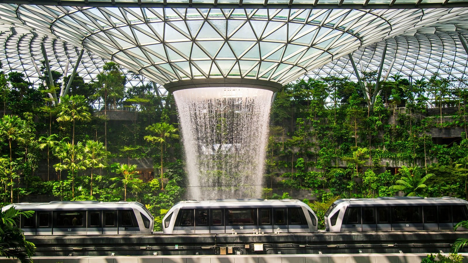 Wnętrze lotniska w Singapurze