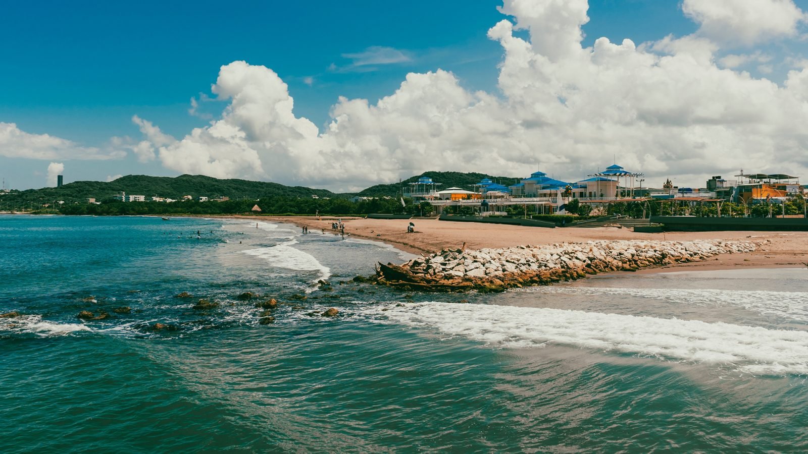 Naturalny krajobraz z widokiem na morze w Puerto, Barranquilla, Kolumbia