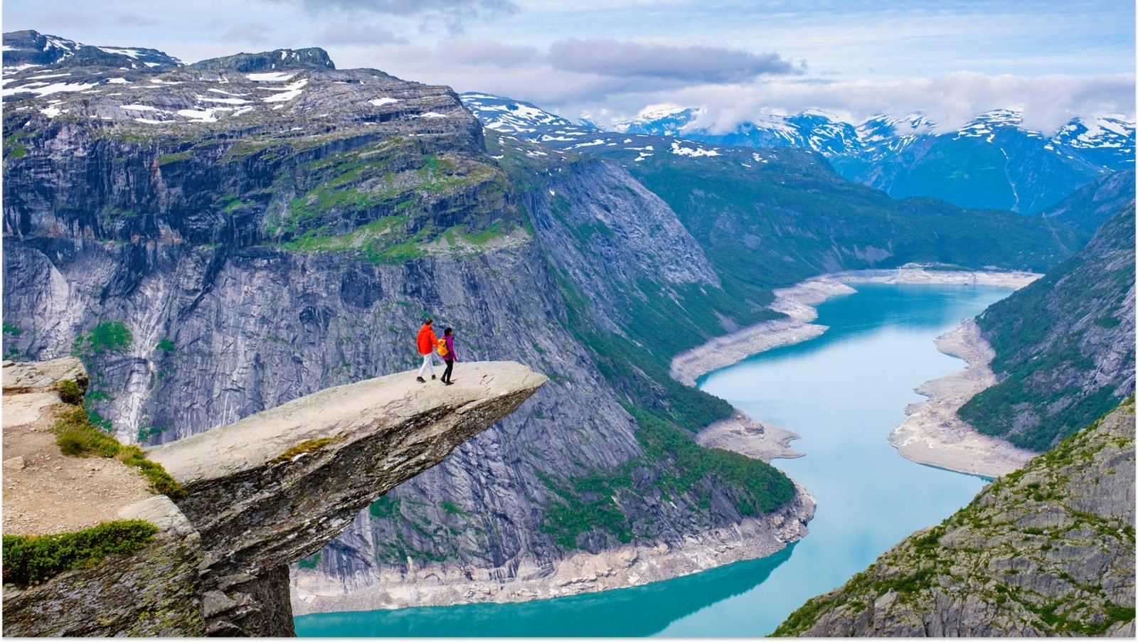 Język skalny wśród fiordów - Norwegia.