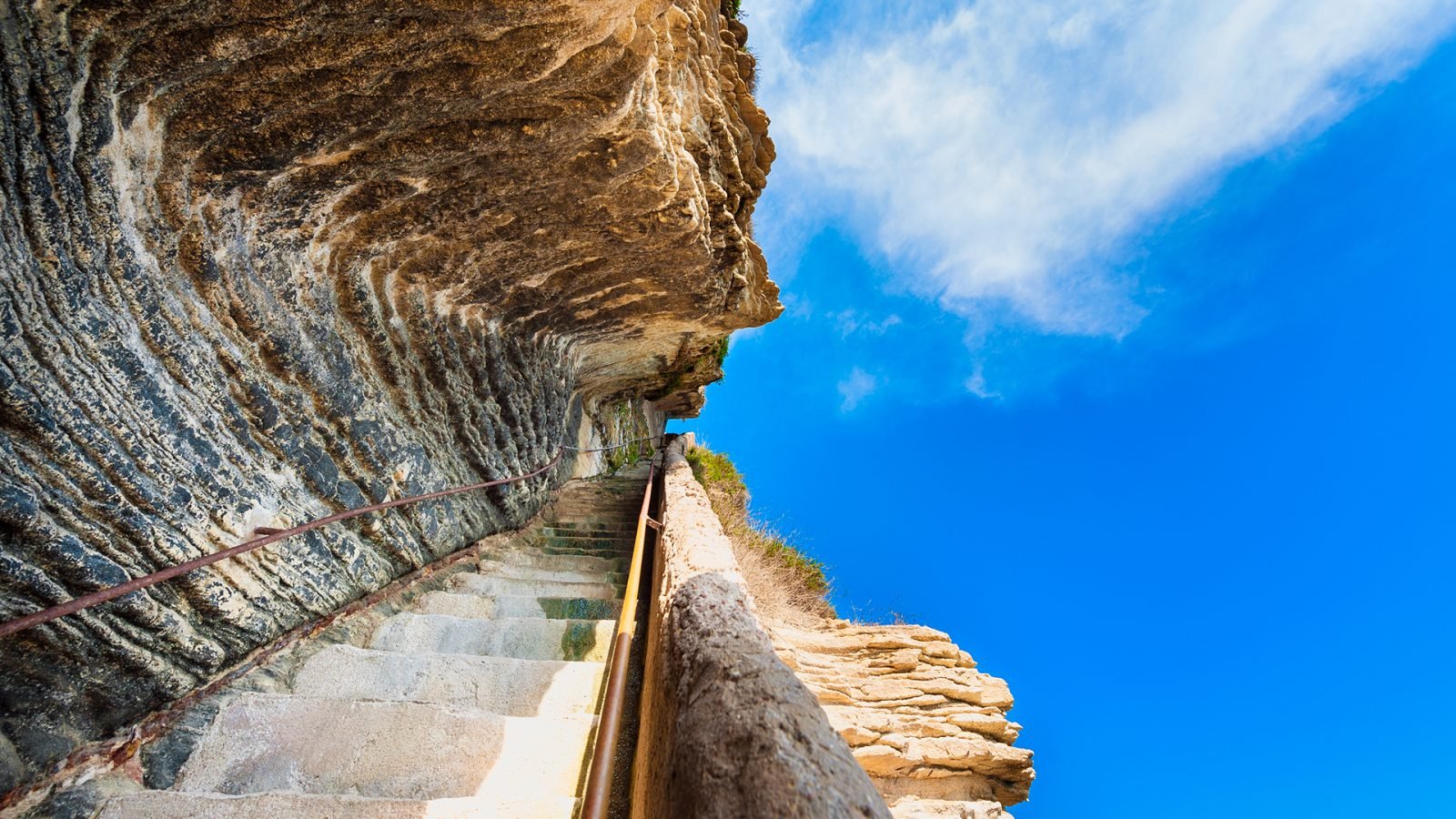 Schody Króla Aragona w Bonifacio na Korsyce.
