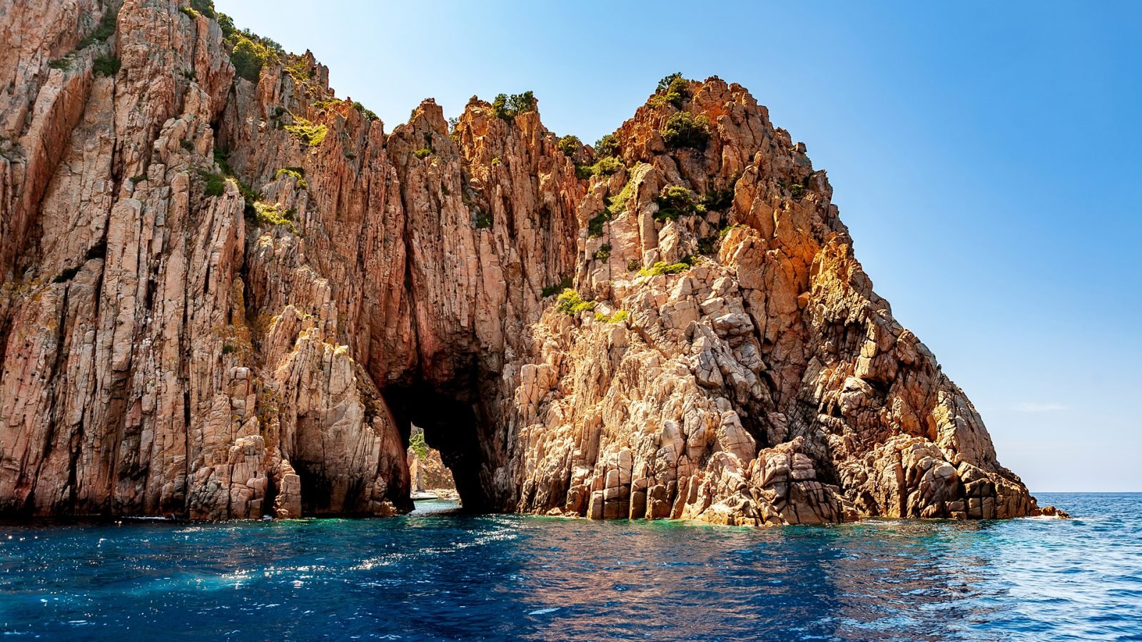 Skały Scandola, rezerwat przyrody Scandola na Korsyce we Francji. 