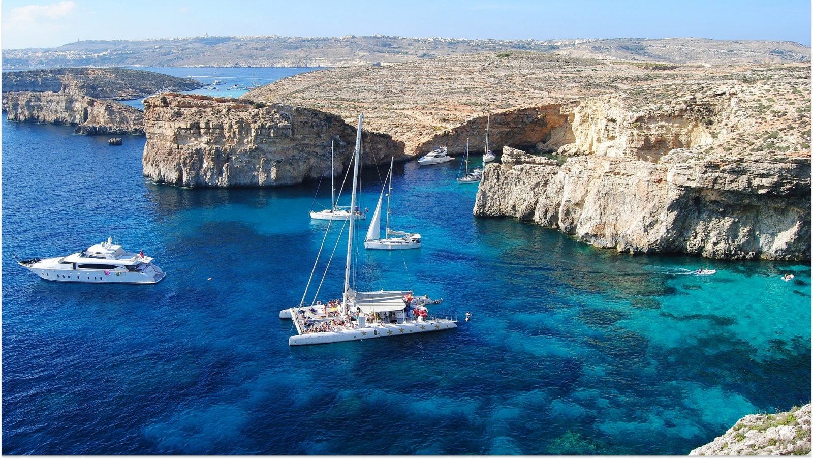 Kryształowa Laguna na wyspie Comino na Malcie