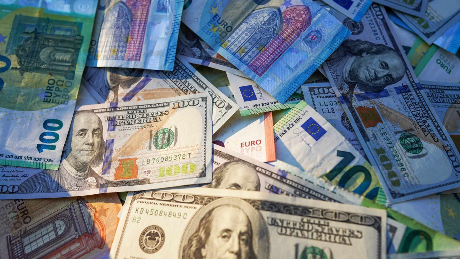 Tło z banknotami euro. Dolar i banknoty euro.