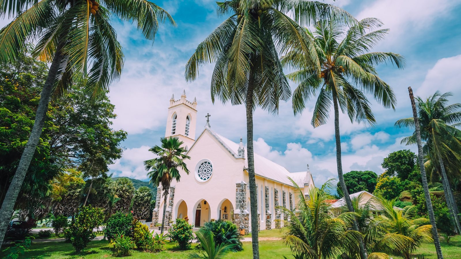Wyspa Mahe, Seszele. Kościół rzymskokatolicki św. Rocha w małej miejscowości Beau Vallon.