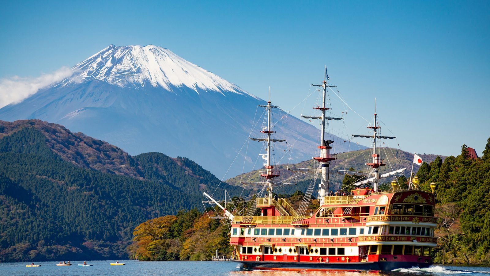 Góra Fuji, Japonia. Widok na jezioro Ashi w Hakone.