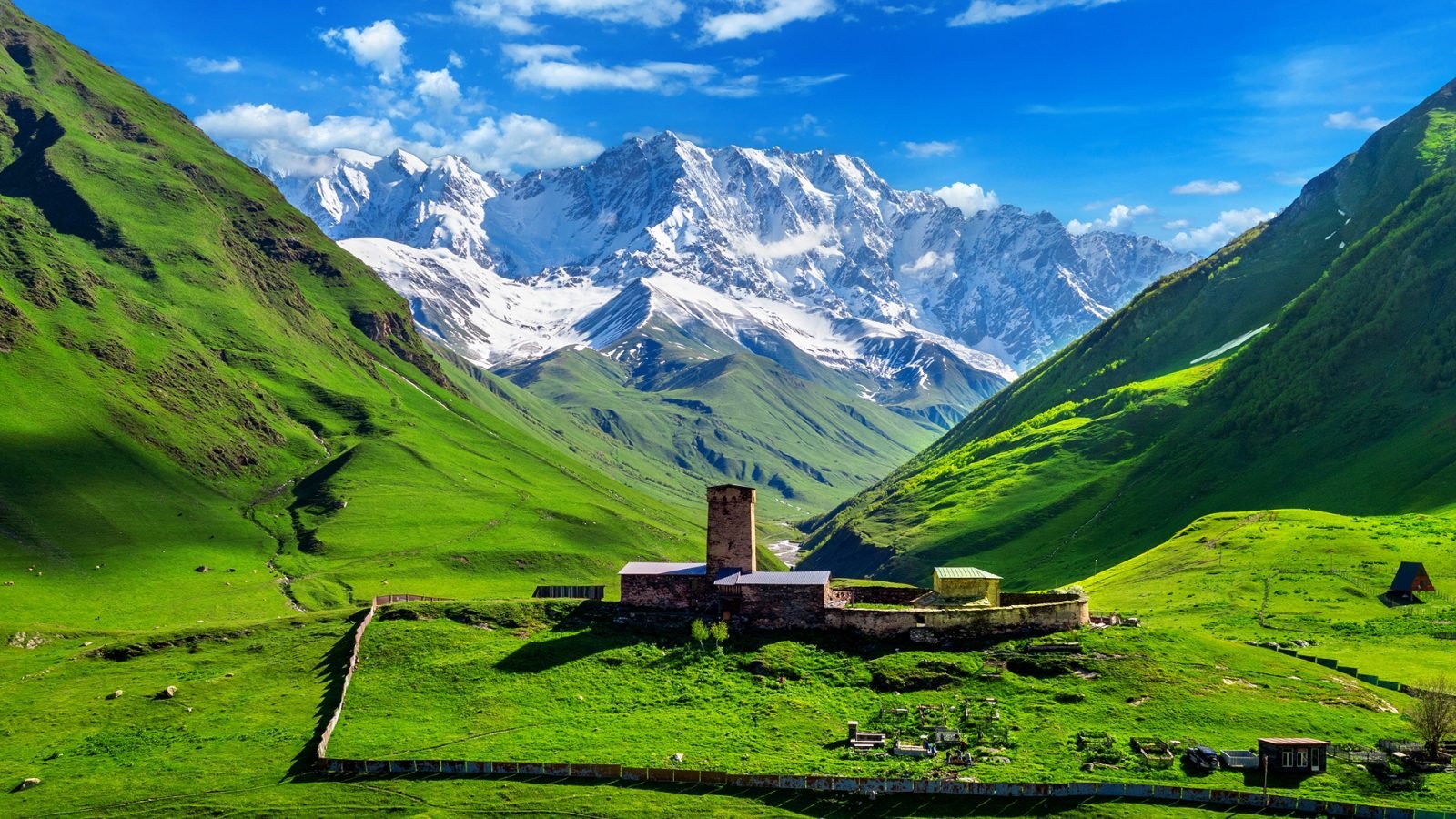 Kościół Lamaria, Dżgrag i wioska Uszguli u podnóża góry Szchara, Górna Swanetia, Gruzja