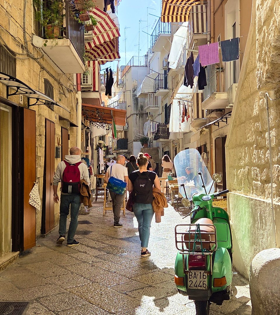 Widok na ulicę makaronów Strada delle Orecchiette